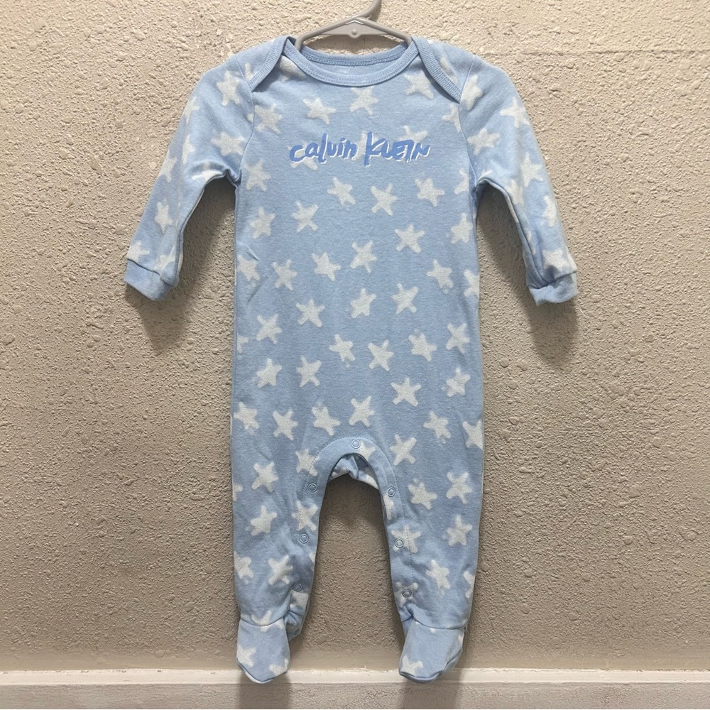 Calvin Klein Blue & White Star Print Footie Onesie Size 6-9 Months
